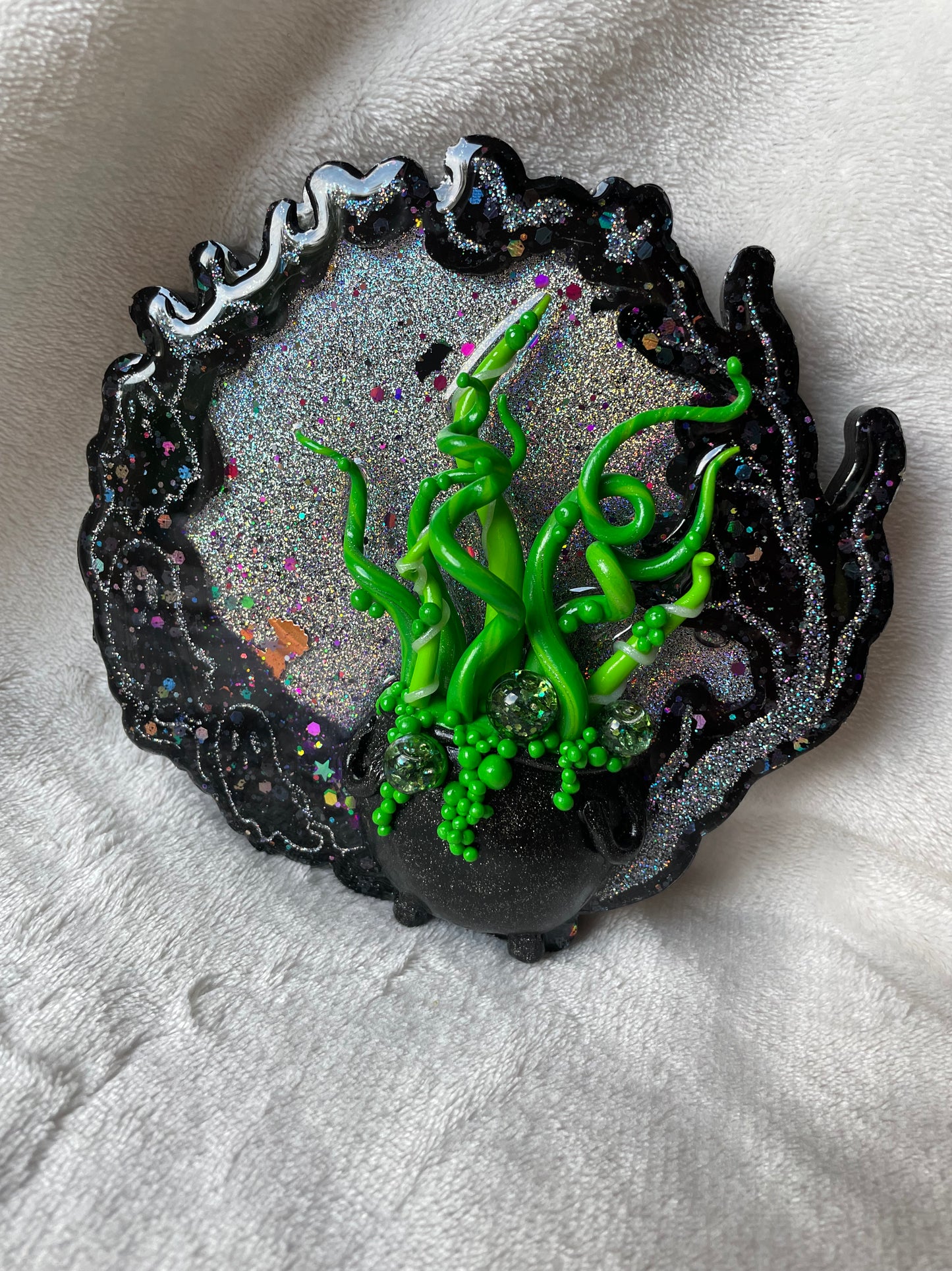 *Cauldron Halloween Shaker