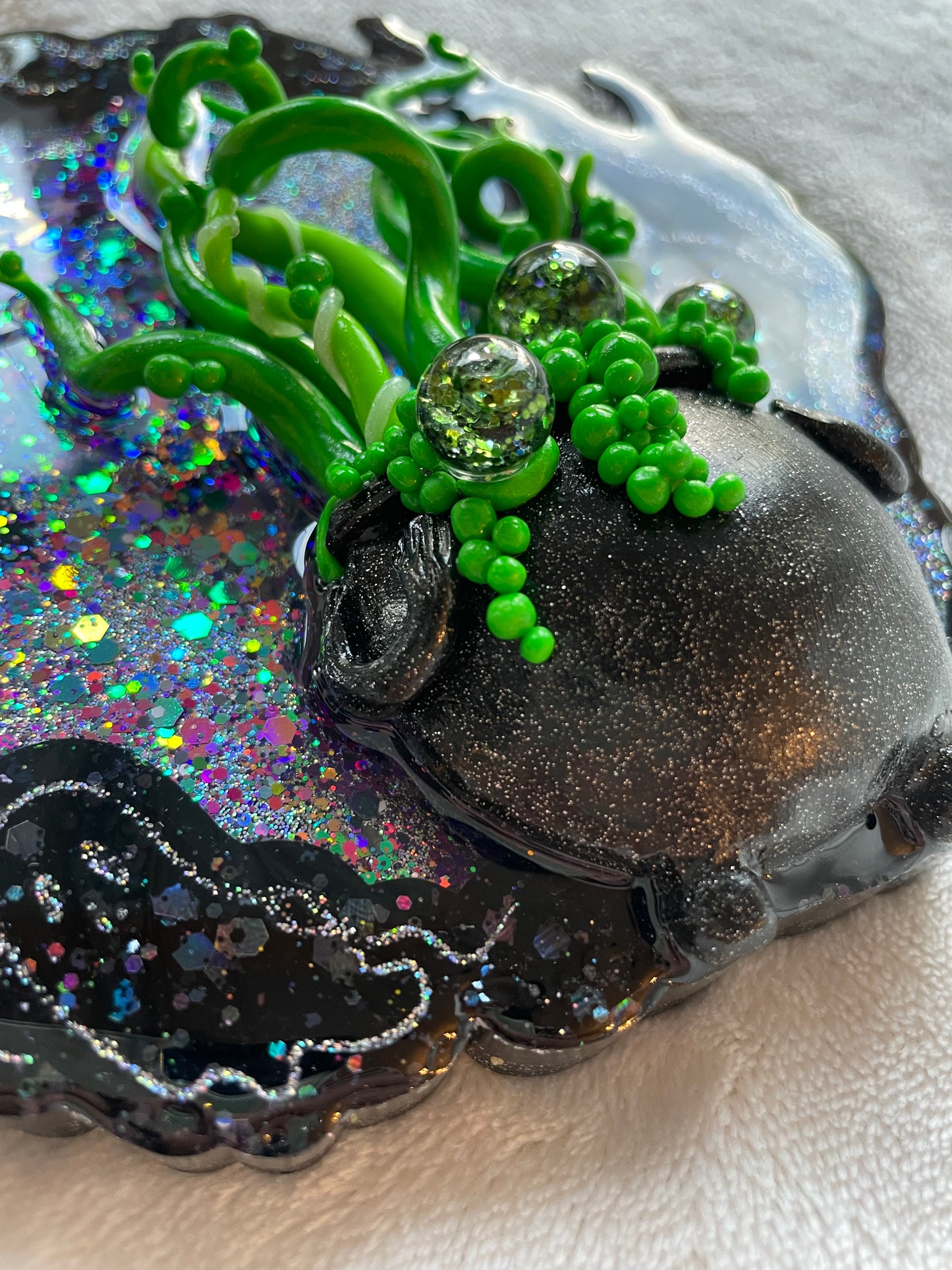 *Cauldron Halloween Shaker