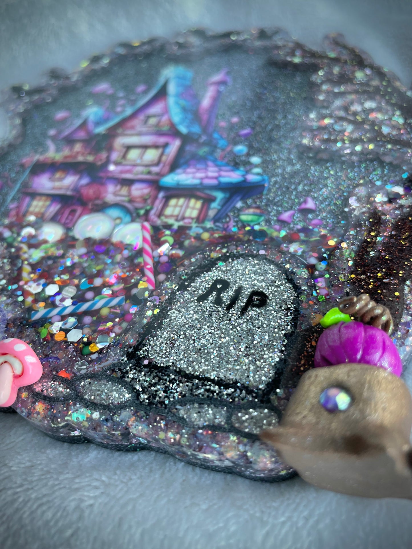 *Candy House Halloween Shaker