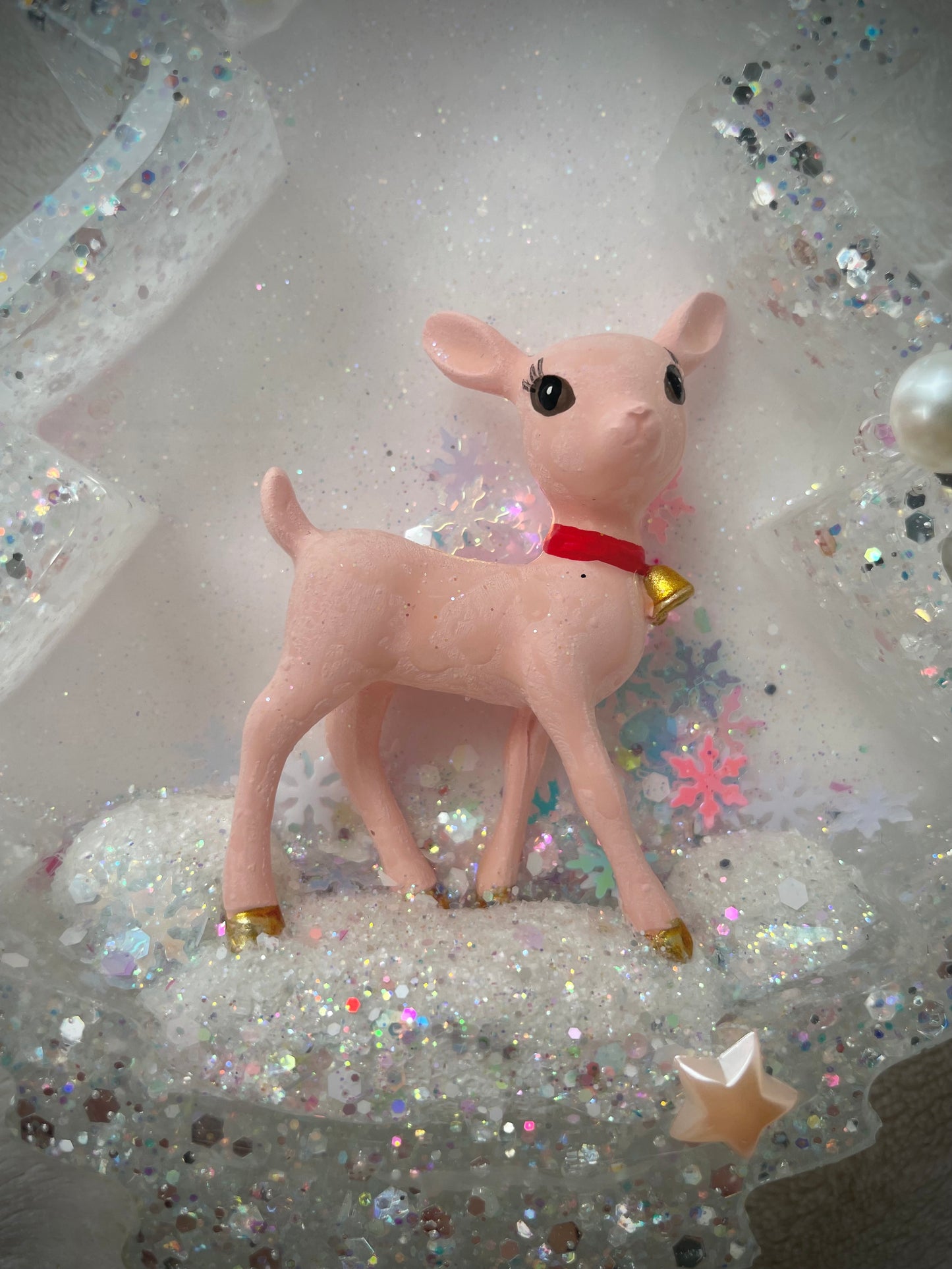 **Winter Deer Pastel Snow Globe