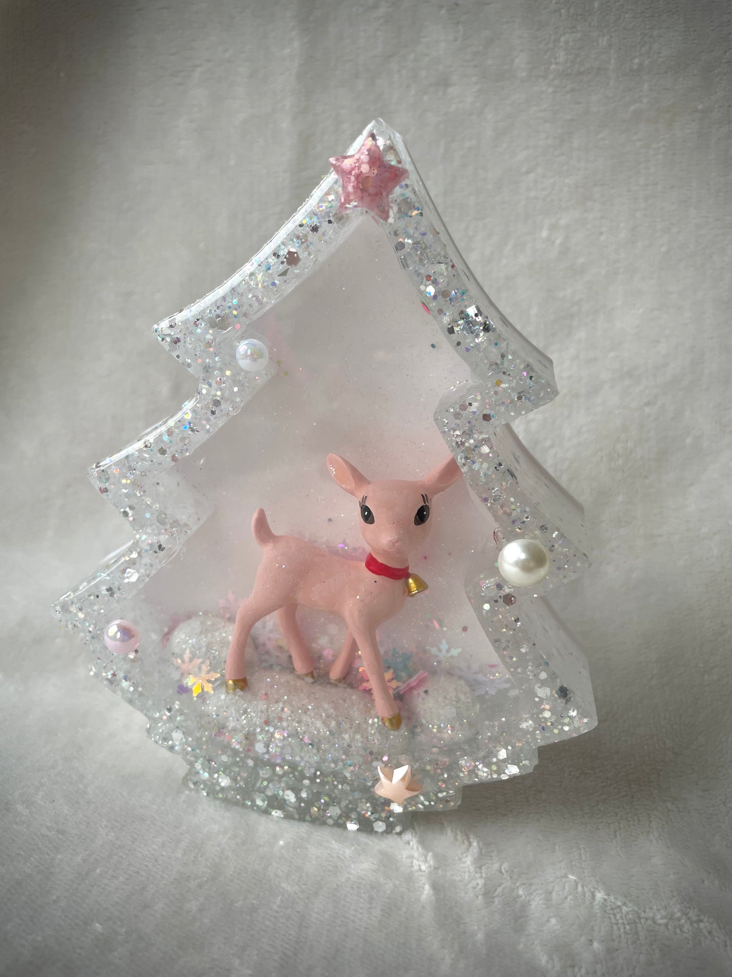 **Winter Deer Pastel Snow Globe