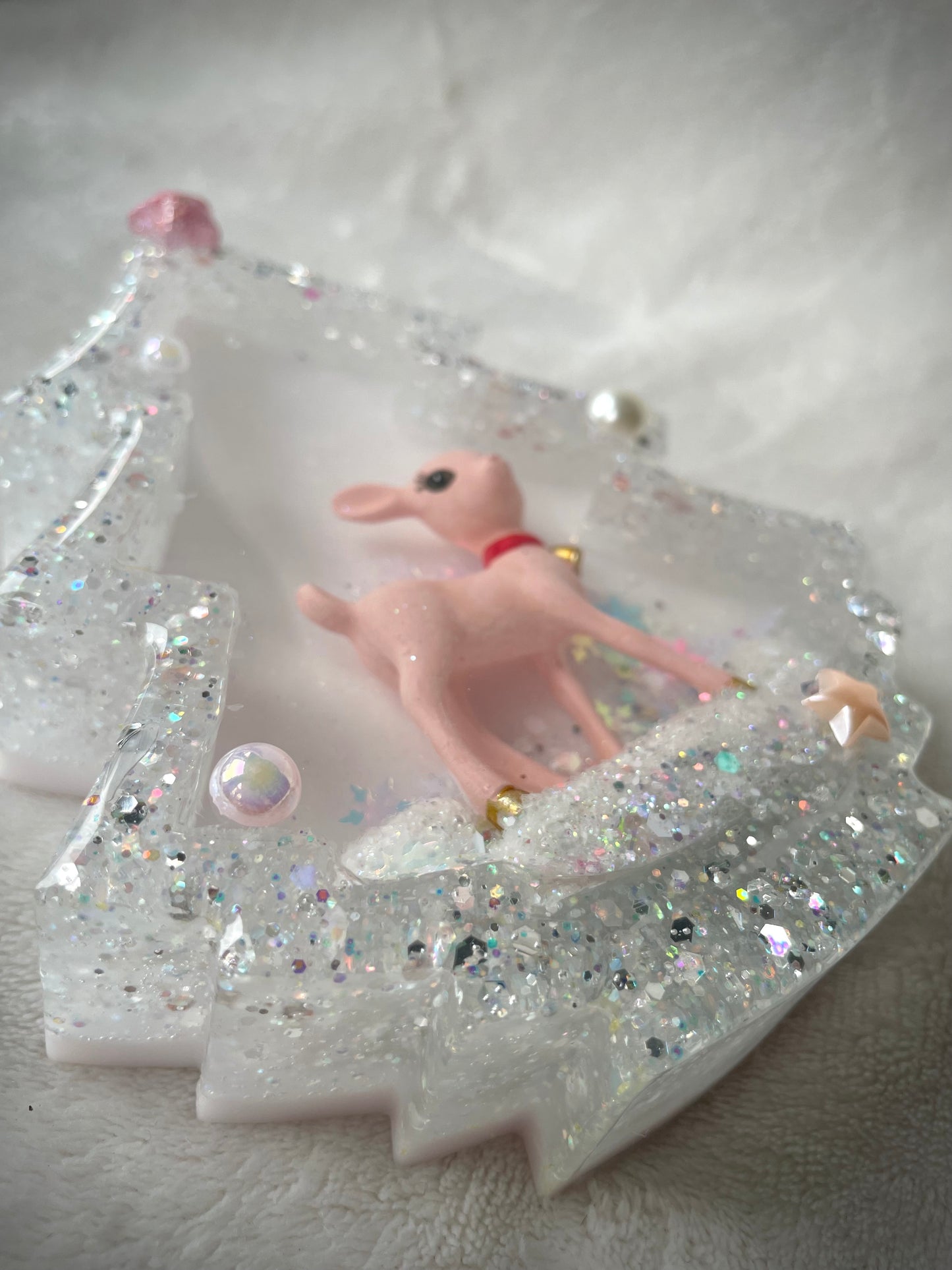 **Winter Deer Pastel Snow Globe