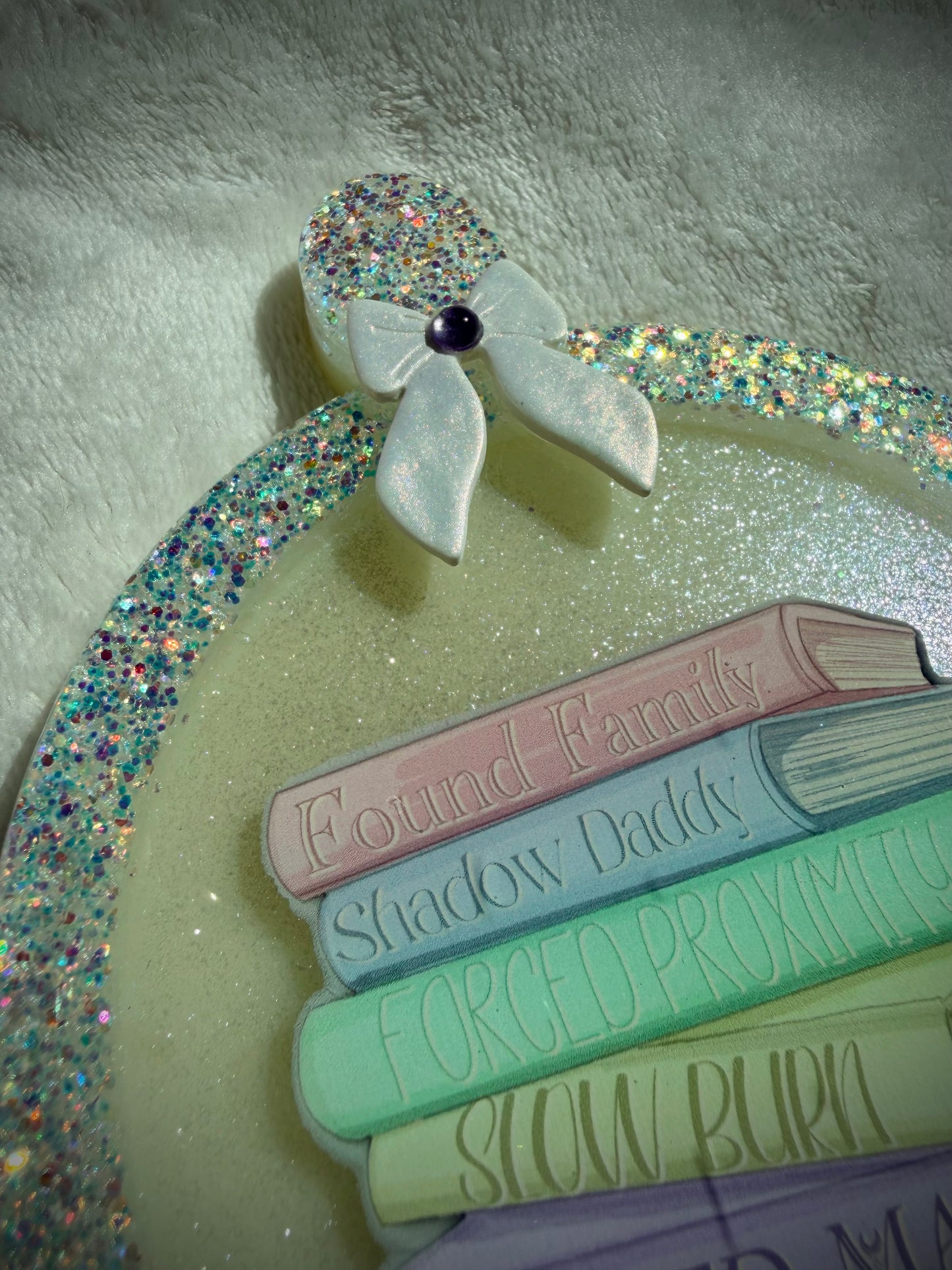 *Book Tropes Cloche
